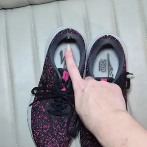 Brooks Women's Black and Pink Trainers thumbnail 9