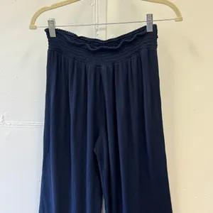 IN San Francisco Boho Wide Leg Smocked Waist Rayon‎ Pants Medium Beach Navy Blue thumbnail 5