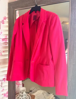 Hot pink blazer Size 6 thumbnail 1