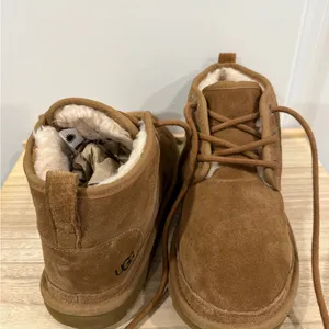 UGG Neumel Chukka Boots Womens 7 Chestnut Suede Shearling Lined Lace Up thumbnail 3