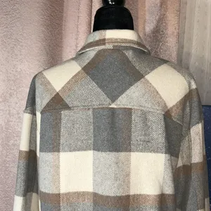 Size M Cropped Button Down Flannel Gray Size M thumbnail 8