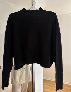 H&M Sweater thumbnail 1