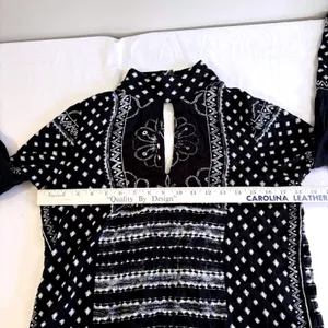 Rip Curl Womens Small Black White Geometric Print Mock Neck Keyhole Blouse Top‎ thumbnail 6