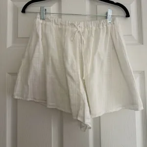 Sabo Skirt White Shorts thumbnail 1
