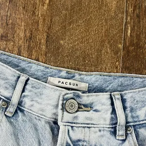 PacSun high-rise straight distressed light wash button butterfly denim jeans thumbnail 6