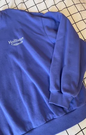 Hollister Purple  Sweatshirt. thumbnail 3