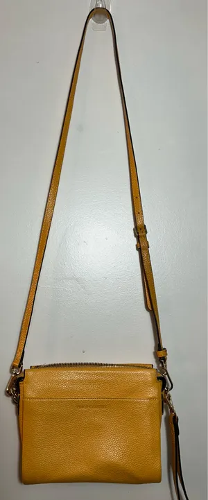 Vince Camuto Small women's purse. $20. thumbnail 1