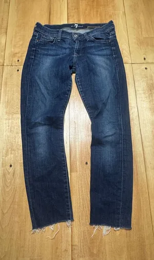 7 For All Mankind Guenevere Dark Wash Raw‎ Hem Straight Leg Jeans Womens Size 27 thumbnail 1