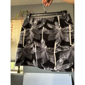 Indikah Black White Tropical Palm Leaf Zip Front Mini Skirt Size S Ring Pull thumbnail 2