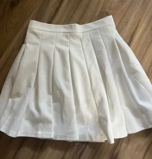 White skirt thumbnail 1