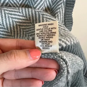 ✨‎ Sincerely Jules Women’s Gray Black Sweater Vest Small thumbnail 6