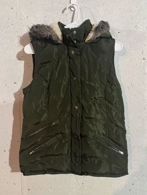 Ci Sono Faux Fur Puffer Vest | Size: Medium thumbnail 1
