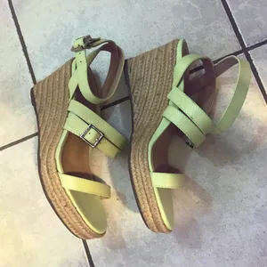 Vionic Sabina wedge-heel platform sandals in pale lime green leather, like new! thumbnail 15