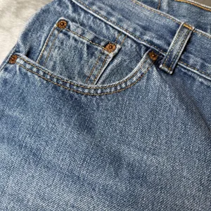 Vintage Levis 550 Womens Size 18 M Jeans Relaxed Tapered Classic Blue Denim thumbnail 15