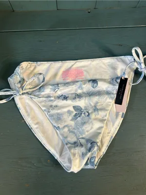 Victoria's Secret Light Blue and White Floral Bikini Bottoms Low Rise NWT Large thumbnail 6