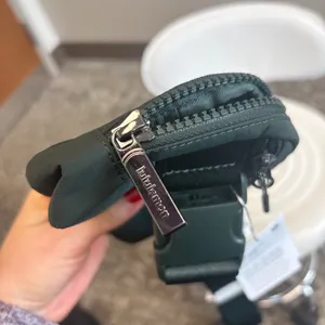 Lululemon Everywhere Belt Bag 1L NWT Sold Out Color RNFG (Rainforest Green) thumbnail 4