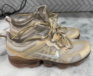 Nike Air Vapormax 2019 AR6632-101 Women’s Size 8.5 Beige Gold White Running Shoe thumbnail 1