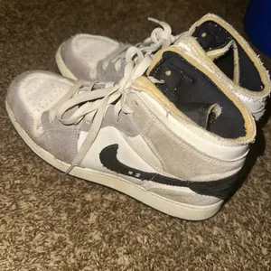 Jordan 1 Mid SE thumbnail 2
