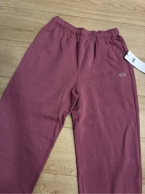 NWT Alo Yoga Women’s Accolade Straight Leg Sweatpant Soft Mulberry Size M thumbnail 2