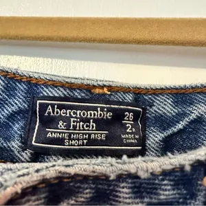 Abercrombie & Fitch Annie High Rise Distressed Shorts Womens 26 Jean Denim thumbnail 2