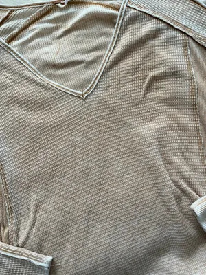Free People Ridiculously sott Long sleeve thermal Thinner material- not thick waffle knit Oversized and flowly Approximate measurements provided - unstretched Cream/tan/brown in color Size XS G1 thumbnail 3