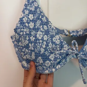 Hollister blue floral smocked underwire bikini top thumbnail 3