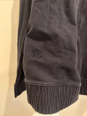 Lululemon Sweatshirt Stress Less Black Turtleneck Size 6 thumbnail 5