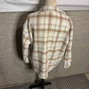 Goodnight Macaroon Tan Cream Plaid Boucle Shacket Shirt Jacket Women‎ Large thumbnail 4