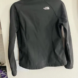 The North Face Apex Bionic Softshell Jacket in black thumbnail 5