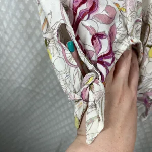 Anthropologie Maeve White Pink‎ Floral Pernille Tie Sleeve Top thumbnail 6