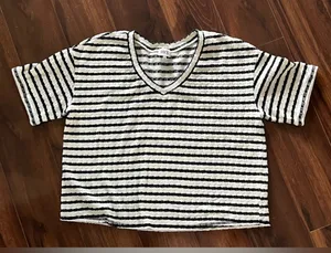 BKE from Buckle Black and White Striped V-Neck Top (kinda cropped) thumbnail 1