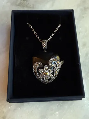 Gorgeous Silver toned heart pendant with intricate scrollwork design 🖤 thumbnail 3