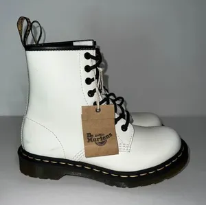 Dr. Martens 1460 W Patent Leather Boots Women’s Sz 6 thumbnail 1