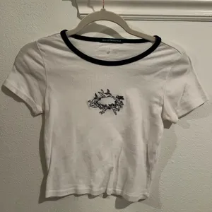 Brandy Melville Crop Top White thumbnail 2