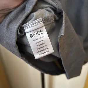 FIGS Women's Casma Three-Pocket Scrub Top V-Neck Graphite Gray PO 1602 Size S‎ thumbnail 9