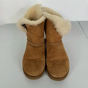 Ugg Classic Bailey Boots with Buttons‎ Size 7 thumbnail 2