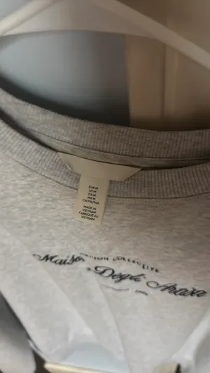 H&M Crewneck thumbnail 3