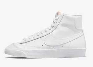 Women’s Nike Blazer Mid '77 Triple White thumbnail 2
