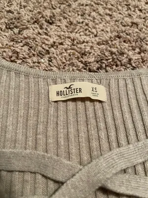 Hollister Long Sleeve thumbnail 2