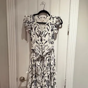 Roller Rabbit Floral Print White and Blue Midi Dress thumbnail 2