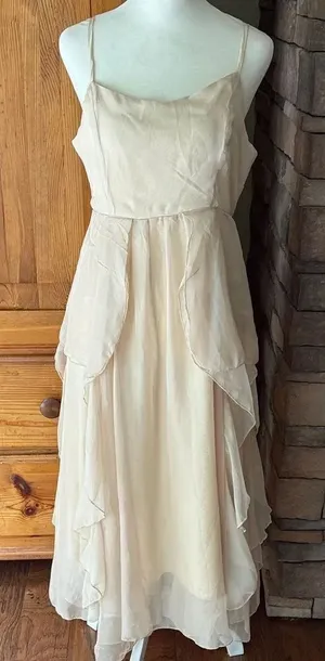 NWT. D.X Elegant Cream Layered Women's Dress. Size 8 thumbnail 1