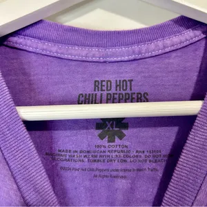 Red Hot Chili Peppers Unisex Smeared Lipstick Graphic T-Shirt Purple Size XL New thumbnail 3