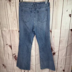 GOOD AMERICAN Good Legs High Rise Flare Jeans! thumbnail 2