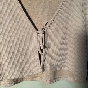 Divided H&M Women's Size Large Cropped Knit Top Cardigan Beige Ribbed Tie Front‎ thumbnail 5