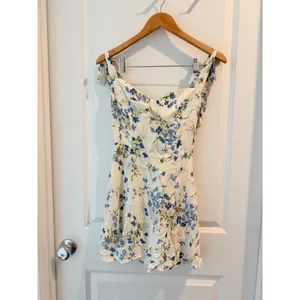 Reformation Niara Mini Dress in Clarita Blue Floral Size 4 Spring Summer Fall thumbnail 3