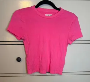 Aritzia TNA Pink Cropped Tee thumbnail 1