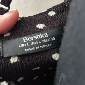 Bershka Midi polka dot knotted front, thigh split, cut out back spaghetti strap dress thumbnail 6