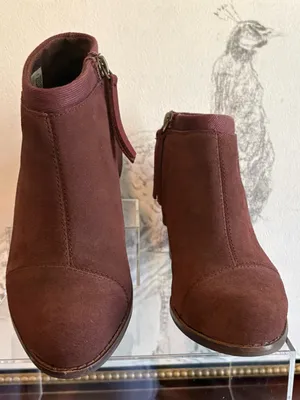 Tom’s Women's Burgundy Suede Ankle Booties - Classic Style thumbnail 1