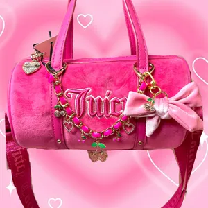 🎀🩷NWT Juicy Couture Hot Pink Barrel Bag/Purse with Accessories 🩷🎀 thumbnail 2