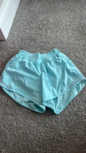 Lululemon Hotty Hot 4" Shorts thumbnail 2